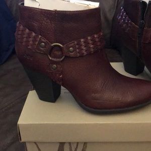NWT BOC RED BROWN SHOOTIES